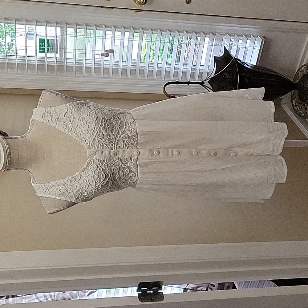 Xhilaration white lace trim sleeveless mini dress Vneck crinkle fabric XS New …